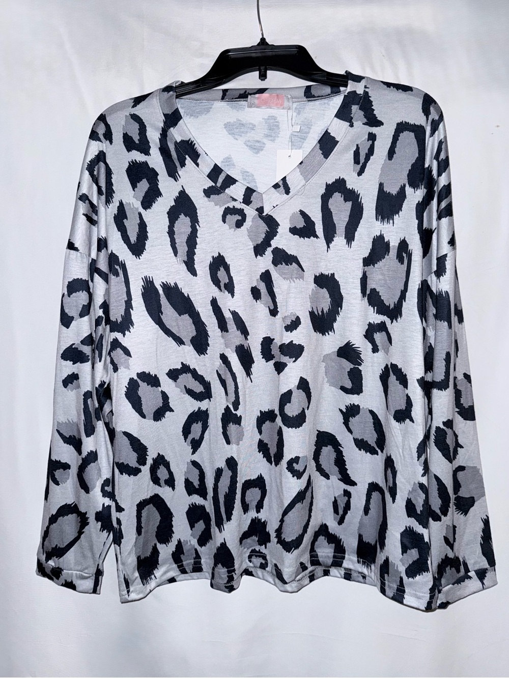 NWT C+D+M Three-quarter Length Sleeve Leopard Print Top in Gray Size Large